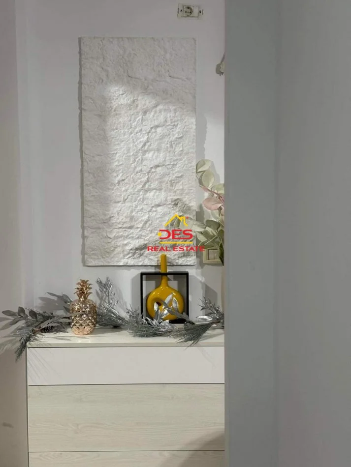 Vlore, jepet me qera apartament 1+1+Ballkon Kati 6, 70 m² 400 € (Rruga Gjergj Arianiti)