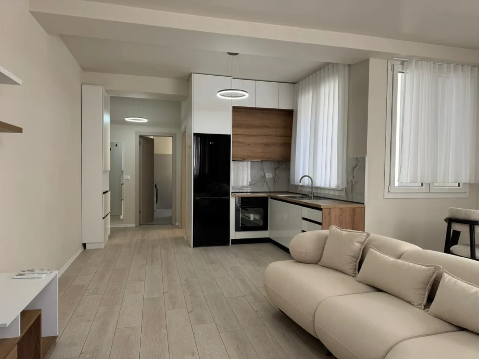 Tirane, jepet me qera apartament 1+1 Kati 2, 80 m² 650 € (RIVER REZIDENCE)