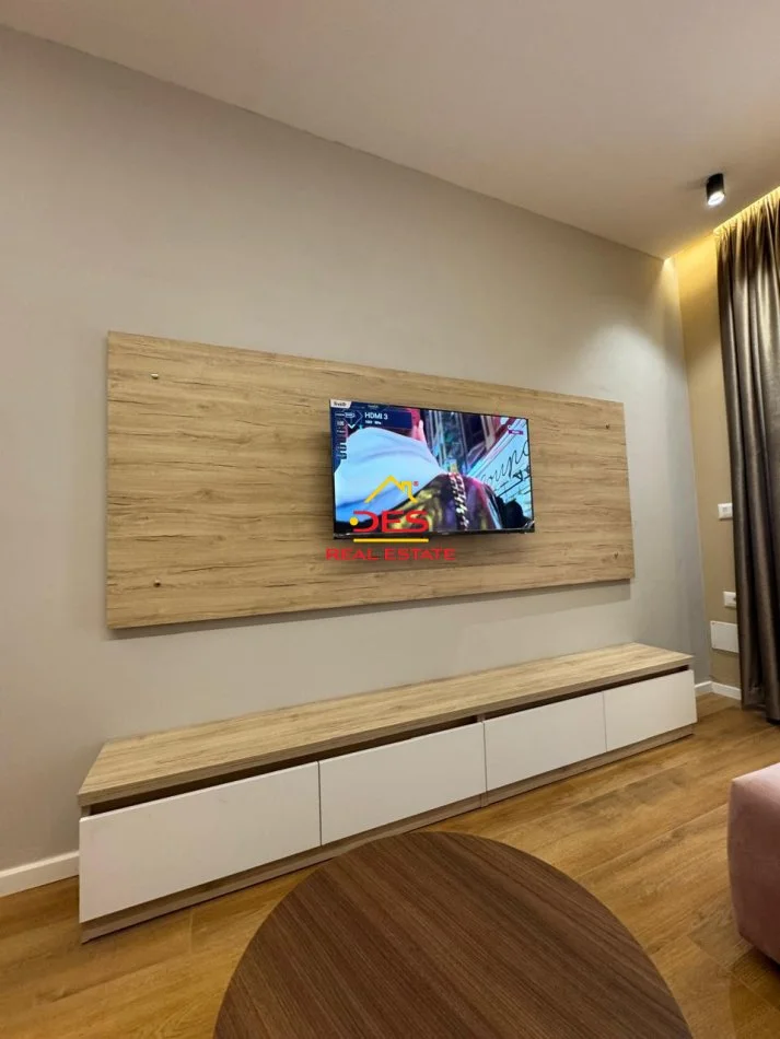 Vlore, jepet me qera apartament 1+1+Ballkon Kati 2, 80 m² 550 € (Rruga Çajupi)