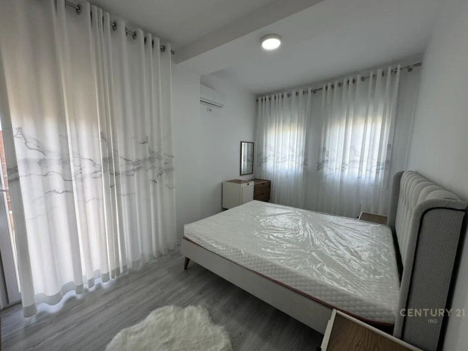 Tirane, jepet me qera 3+1+Ballkon Kati 4, 143 m² 1.200 € 
