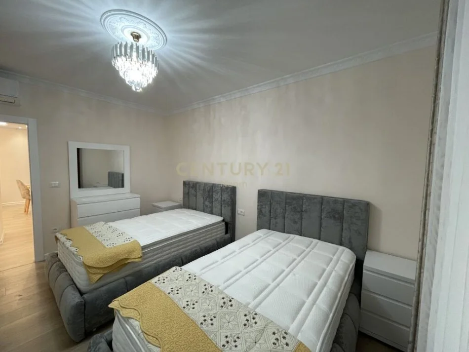 Tirane, jepet me qera apartament 2+1+Ballkon Kati 2, 114 m² 1.200 € 