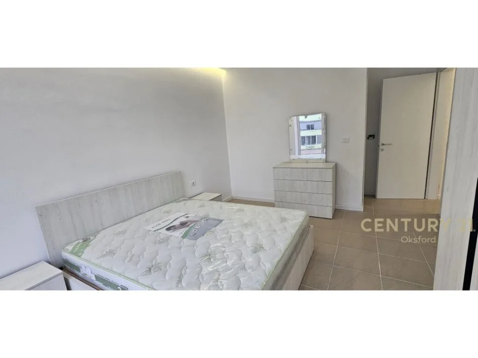 Tirane, jepet me qera apartament 2+1+Aneks+Ballkon Kati 2, 109 m² 650 € (Ish stacioni i trenit)