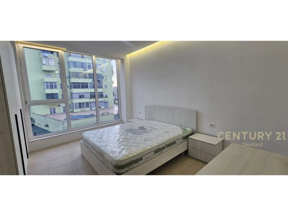 Tirane, jepet me qera apartament 2+1+Aneks+Ballkon Kati 2, 109 m² 650 € (Ish stacioni i trenit)