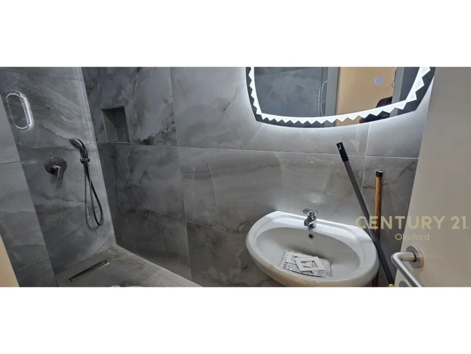 Tirane, jepet me qera apartament 2+1+Aneks+Ballkon Kati 2, 109 m² 650 € (Ish stacioni i trenit)