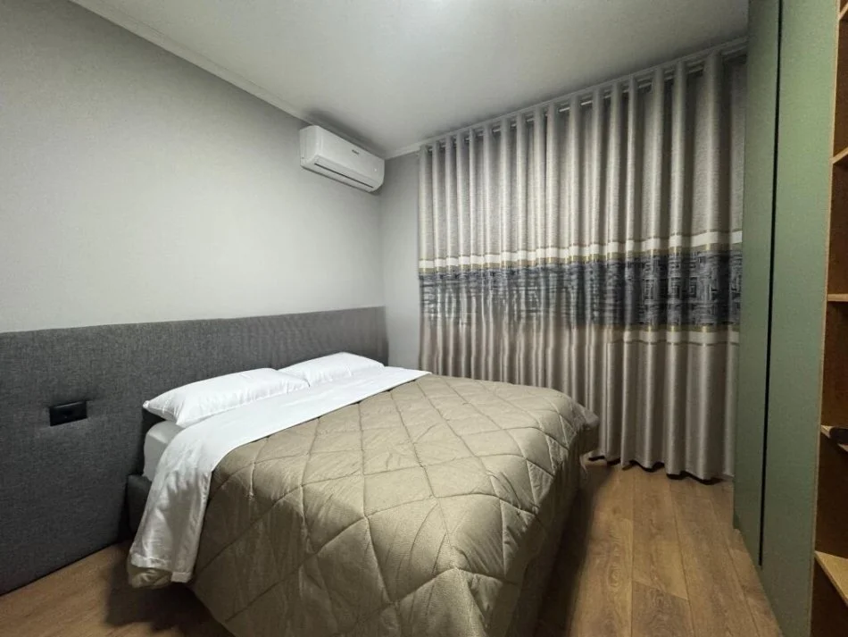 Tirane, jepet me qera apartament 2+1+Ballkon Kati 7, 90 m² 600 € 