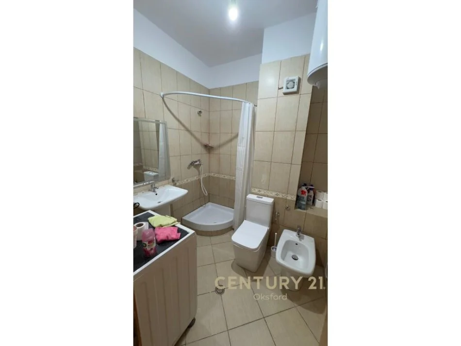 Tirane, shitet apartament 1+1 Kati 5, 73 m² 213.000 € (RRUGA E BARRIKADAVE)