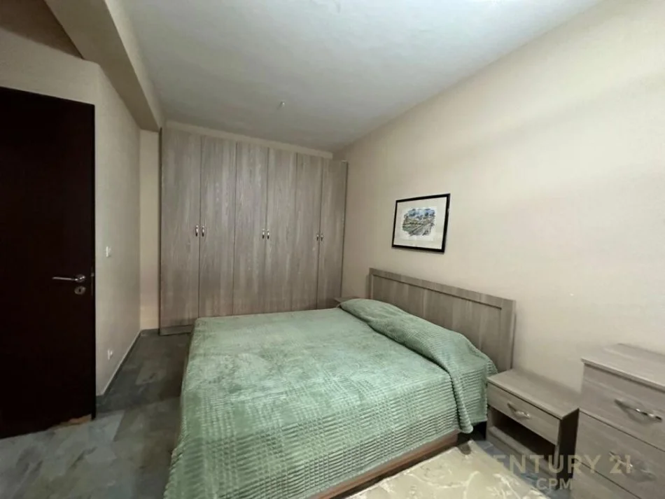 Tirane, jepet me qera apartament 2+1+Ballkon Kati 2, 100 m² 600 € 