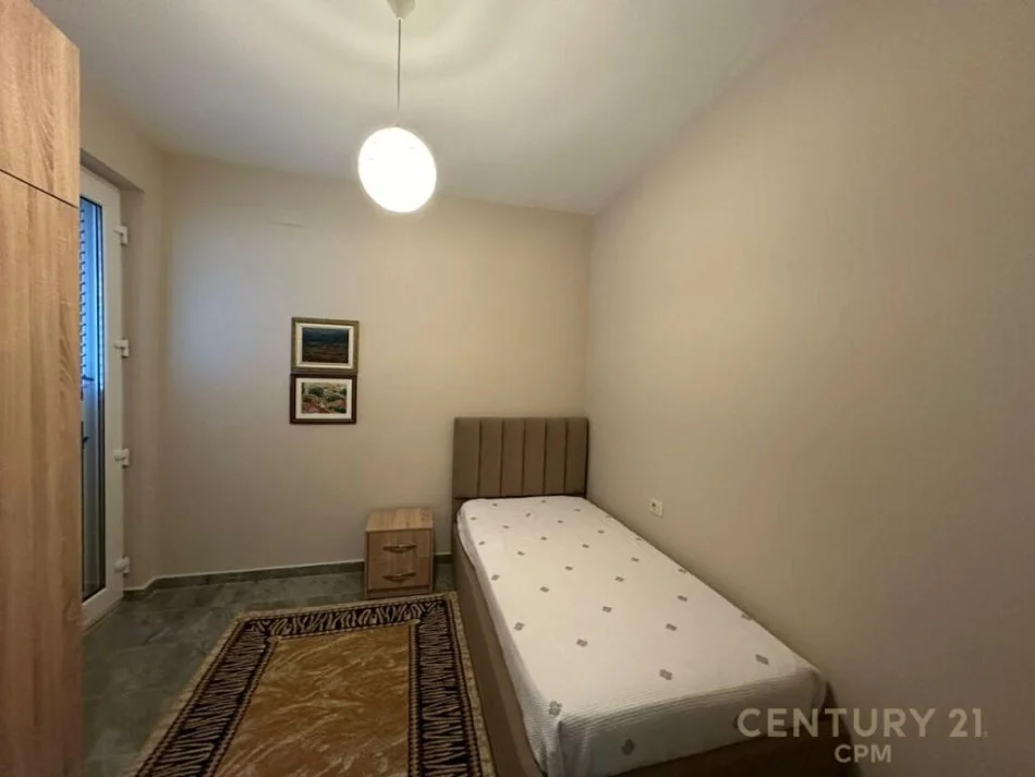 Tirane, jepet me qera apartament 2+1+Ballkon Kati 2, 100 m² 600 € 