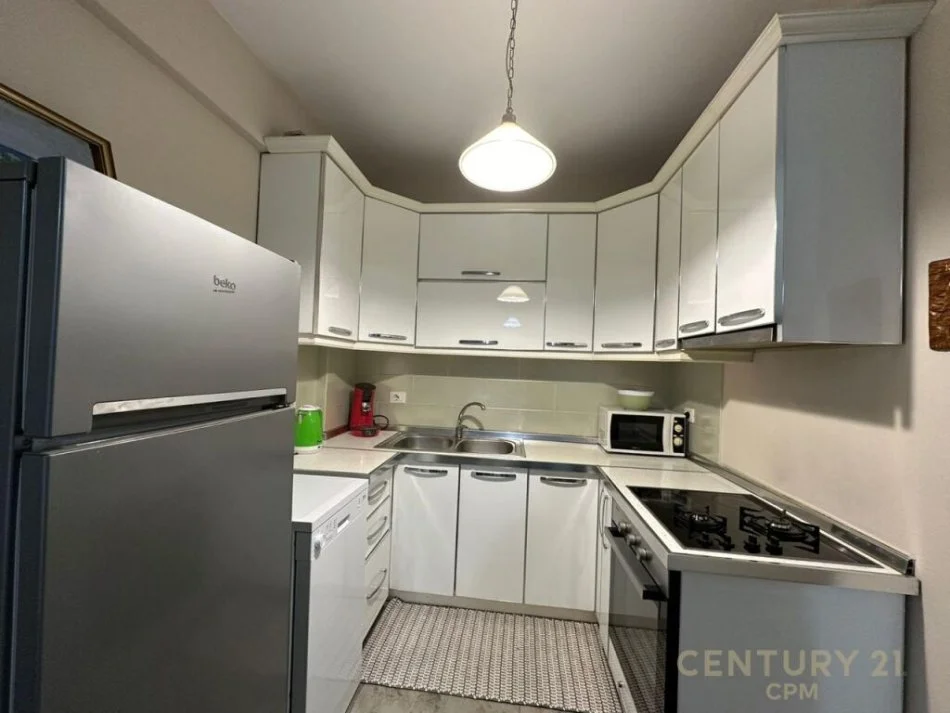 Tirane, jepet me qera apartament 2+1 Kati 2, 100 m² 600 € 