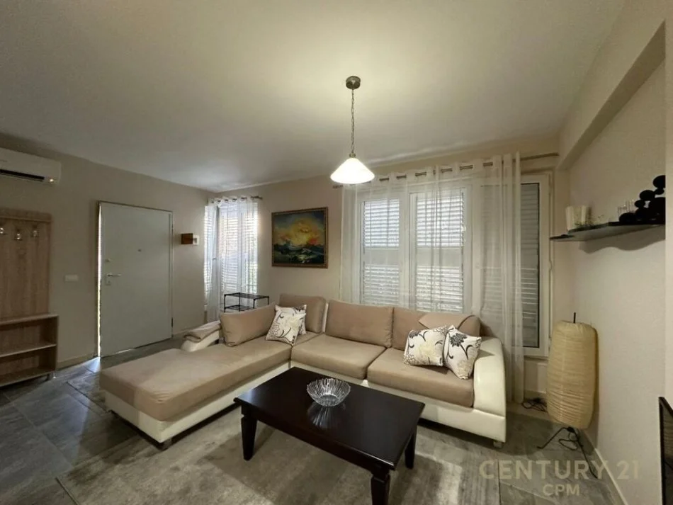 Tirane, jepet me qera apartament 2+1+Ballkon Kati 2, 100 m² 600 € 