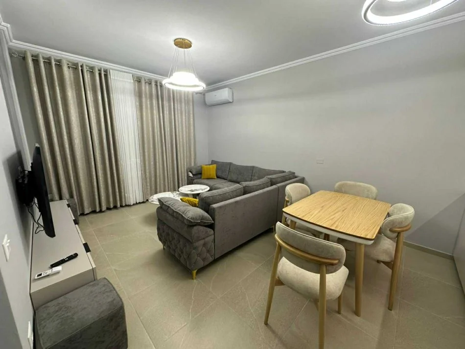 Tirane, jepet me qera apartament 2+1+Aneks+Ballkon Kati 2, 110 m² 1.100 € 