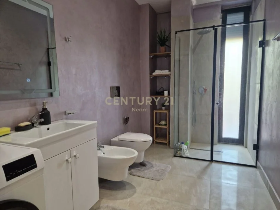 Tirane, shitet apartament 1+1 Kati 1, 88 m² 196.000 € (pazari i ri)
