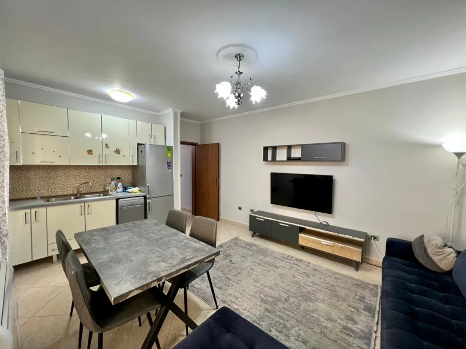 Tirane, jepet me qera apartament 1+1+Ballkon Kati 2, 60 m² 500 € (Ish Tregu Elektrik)