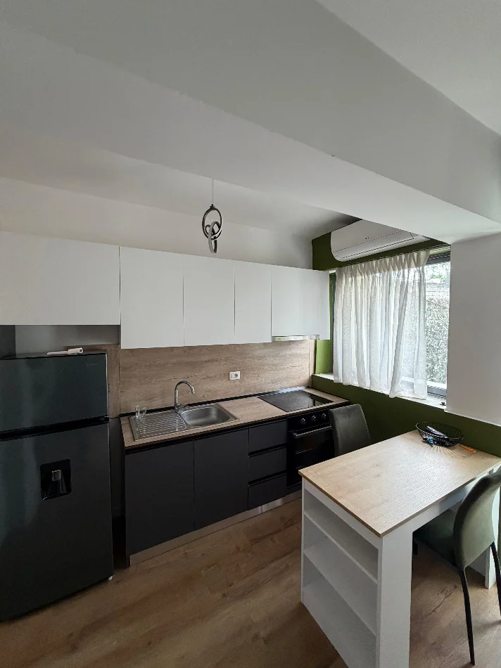 Tirane, jepet me qera apartament 1+1 Kati 0, (Prane shkolles 7 Marsi)