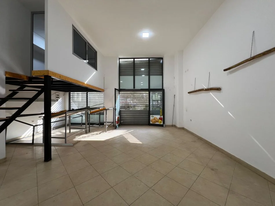 ULET CMIMI !!! Qera, Ambient Biznesi 90m²