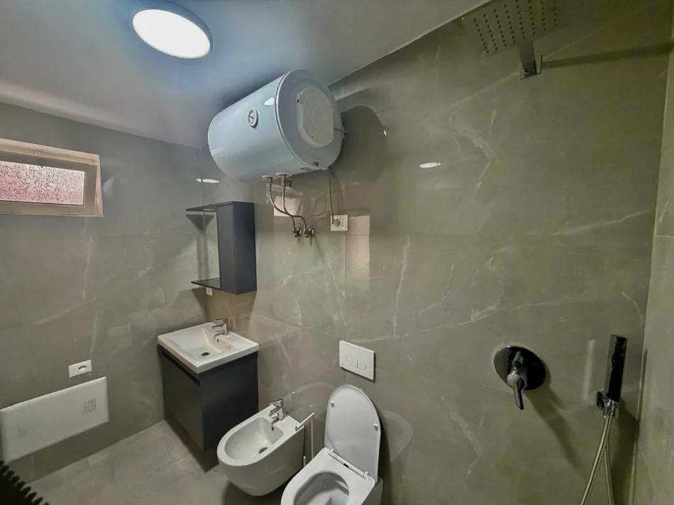 Tirane, jap me qera apartament duplex 2+1 , 