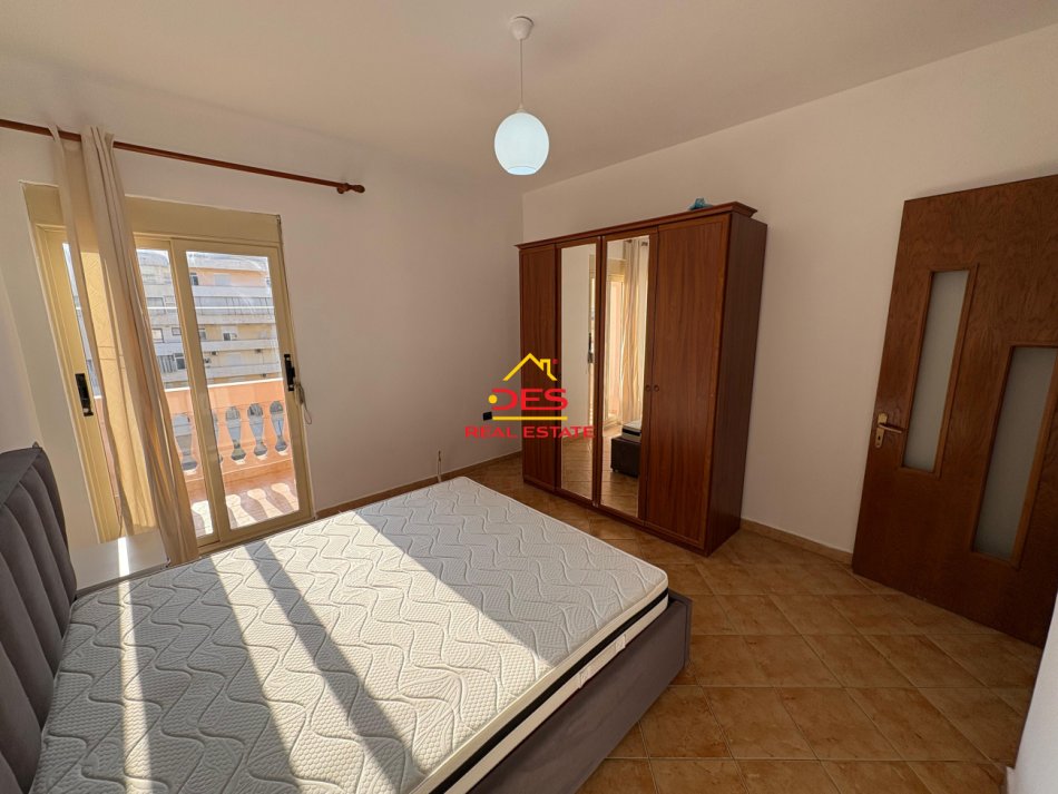 Vlore, jepet me qera apartament 2+1+Ballkon Kati 5, 100 m² 450 € (Rruga Sadik Zotaj)