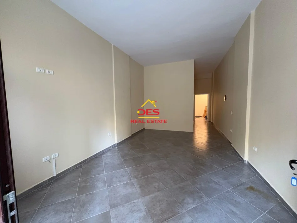 Vlore, shitet ambjent biznesi Kati 0, 140 m² 195.000 € (Bulevardi Ismail Qemali)