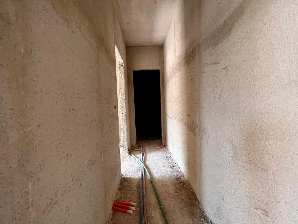 Tirane, shitet apartament 1+1+Ballkon Kati 1, 77 m² 95.000 € Ish Dogana Entry 2)