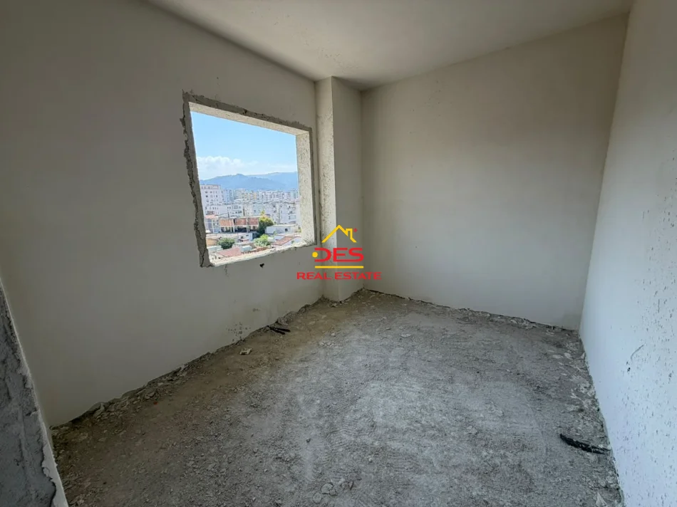 Vlore, shitet apartament 3+1+Ballkon Kati 5, 104 m² 125.000 € (Rruga Gjergj Kastrioti)