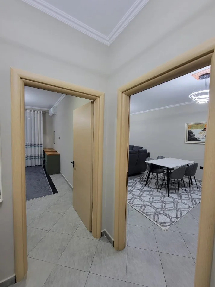 Tirane, jepet me qera apartament 2+1 Kati 2, 420 € (Fresk)