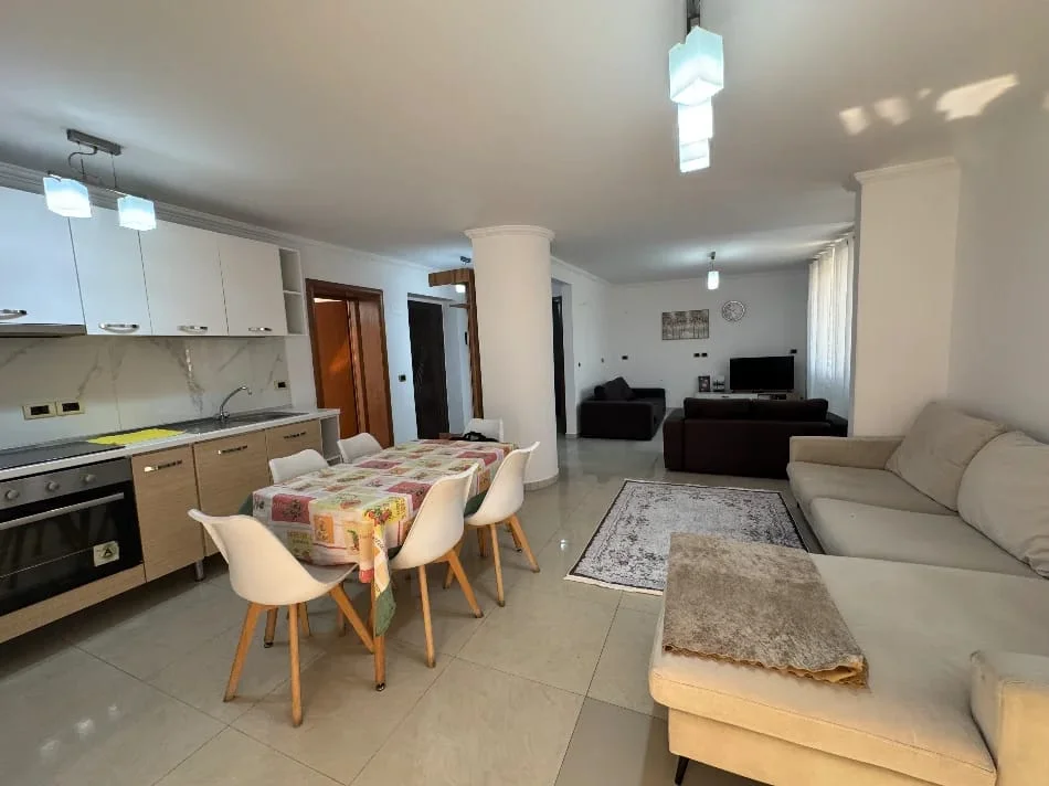 Tirane, jepet me qera apartament 1+1+Aneks+Ballkon Kati 1, 600 m² 500 € (Rruga Ali demi)