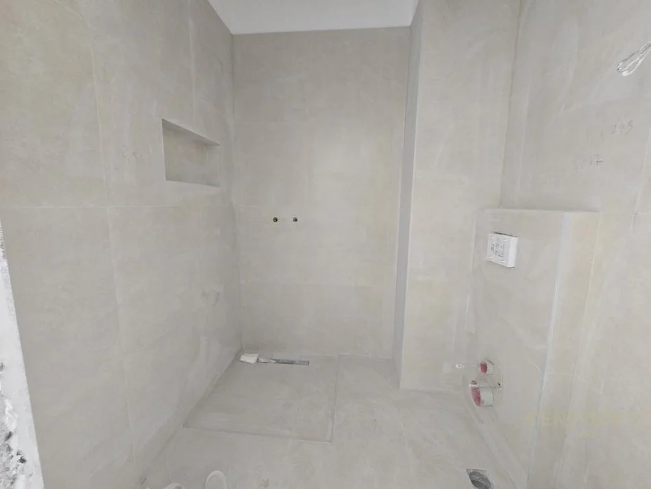 Tirane, shes apartament 2+1 Kati 3, 117 m² 187.000 € (Laprak)