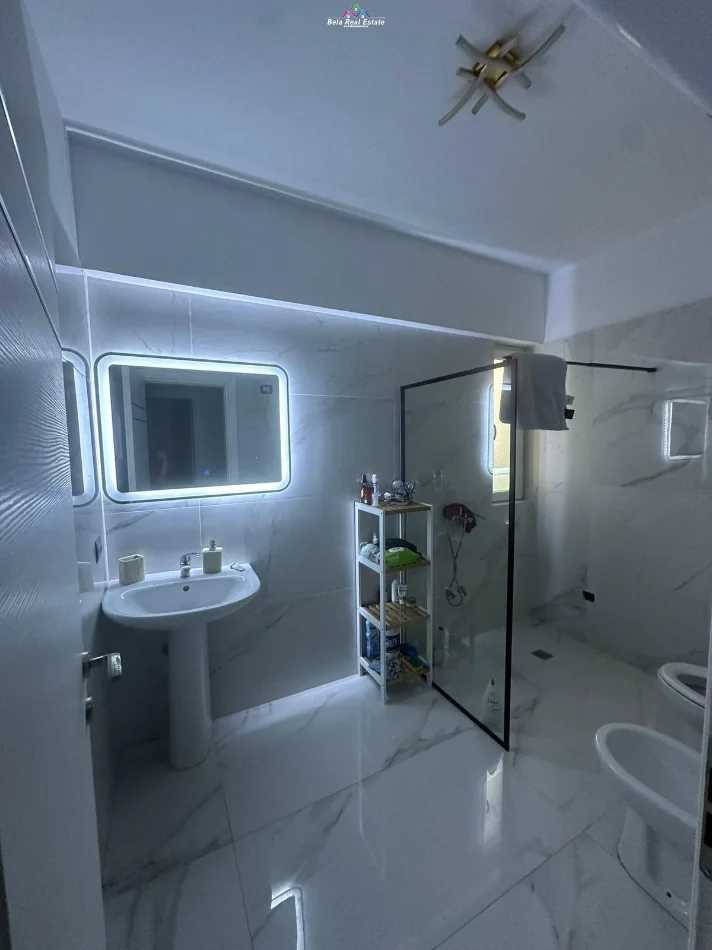 Tirane, jepet me qera apartament 2+1 Kati 2, 100 m² 1.100 € (liqeni i thate)