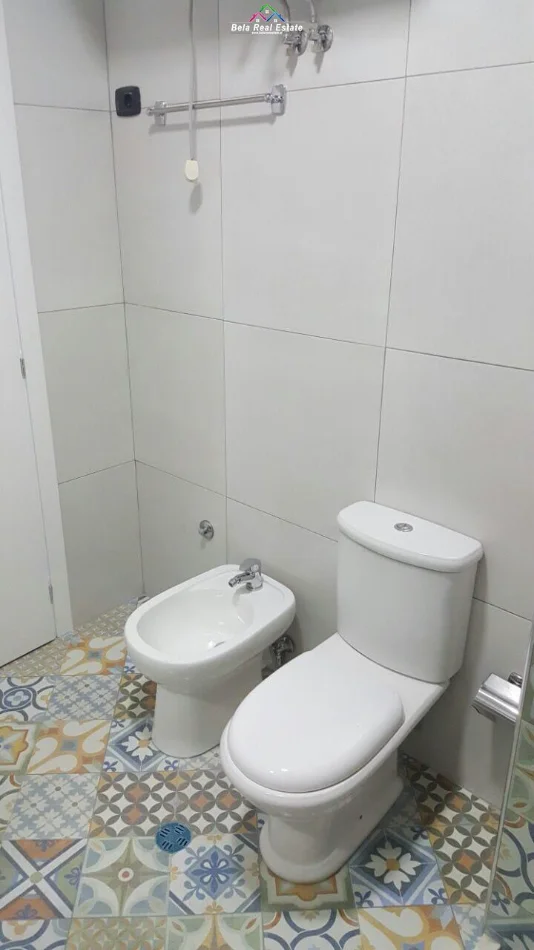 Tirane, jepet me qera apartament 1+1+Ballkon Kati 2, 55 m² 420 € (laprake)