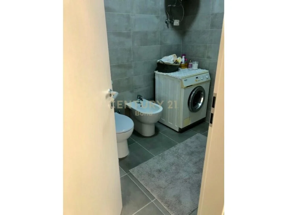 Tirane, shitet apartament 2+1 Kati 4, 84 m² 128.000 € (Ali Demi)