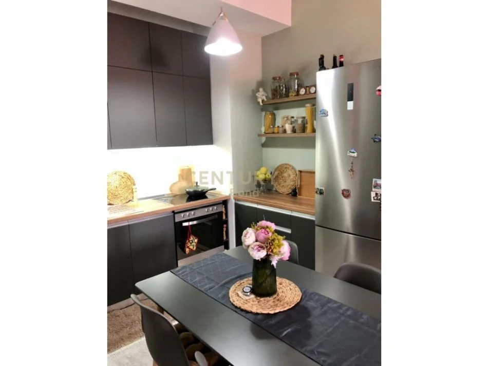 Tirane, shitet apartament 2+1 Kati 4, 84 m² 128.000 € (Ali Demi)