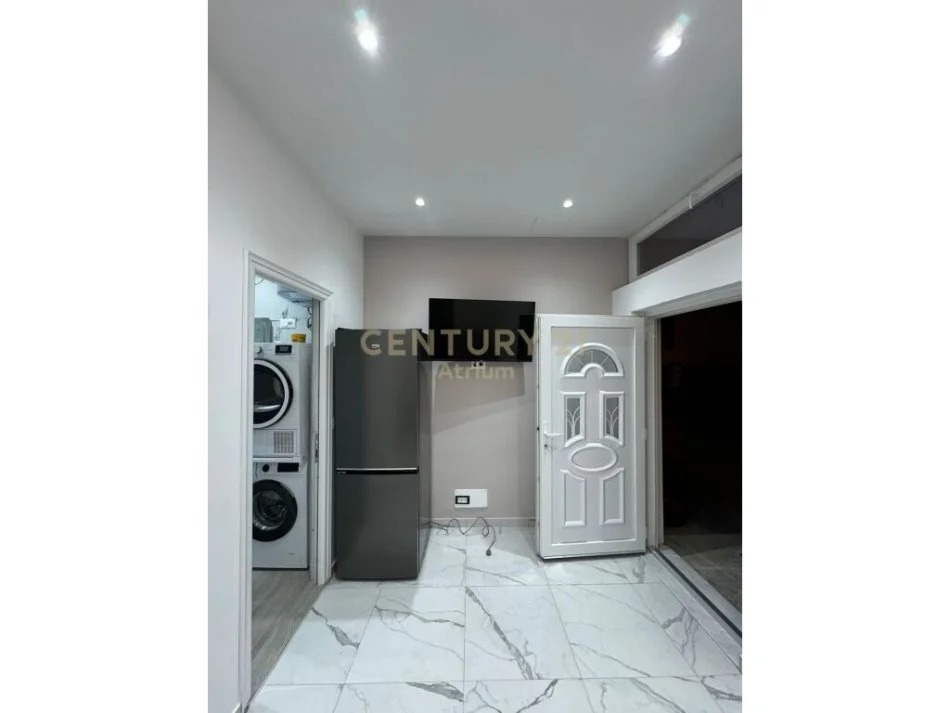 Tirane, jepet me qera apartament 1+1 Kati 1, 80 m² 500 € (RRUGA 5 MAJI)