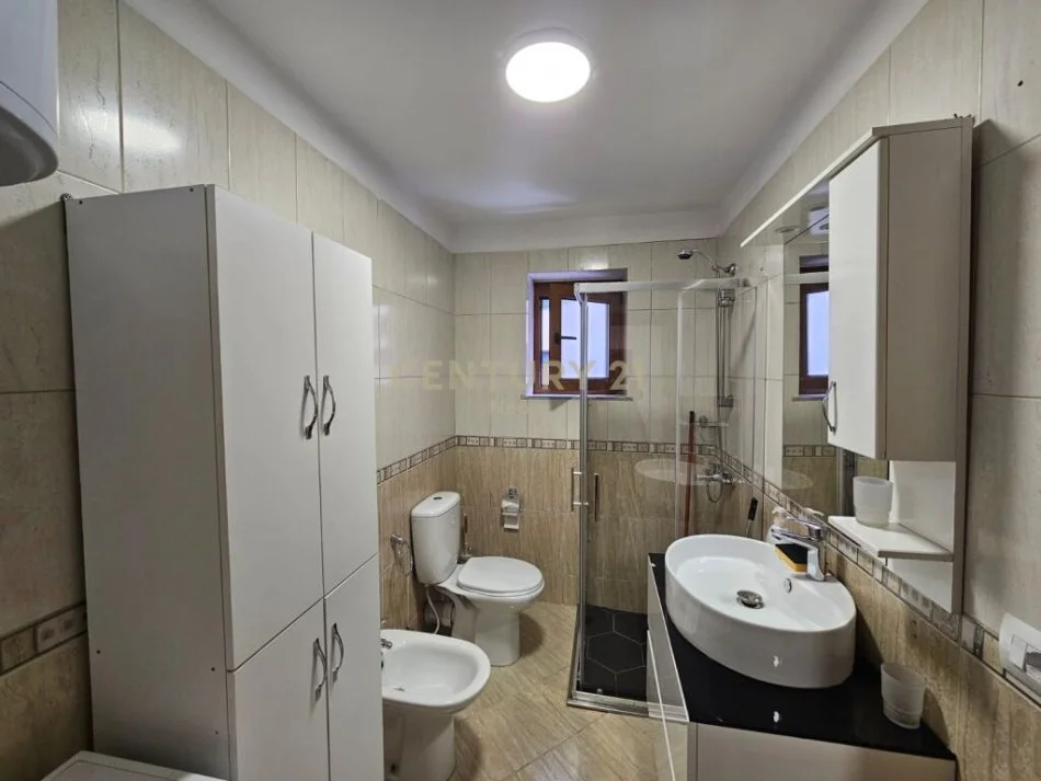Tirane, jepet me qera apartament 1+1 Kati 2, 60 m² 650 € (MYSLYM SHYRI)