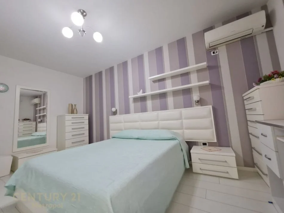 Tirane, jepet me qera apartament 2+1 Kati 5, 110 m² 750 € (KOMUNA PARISIT)