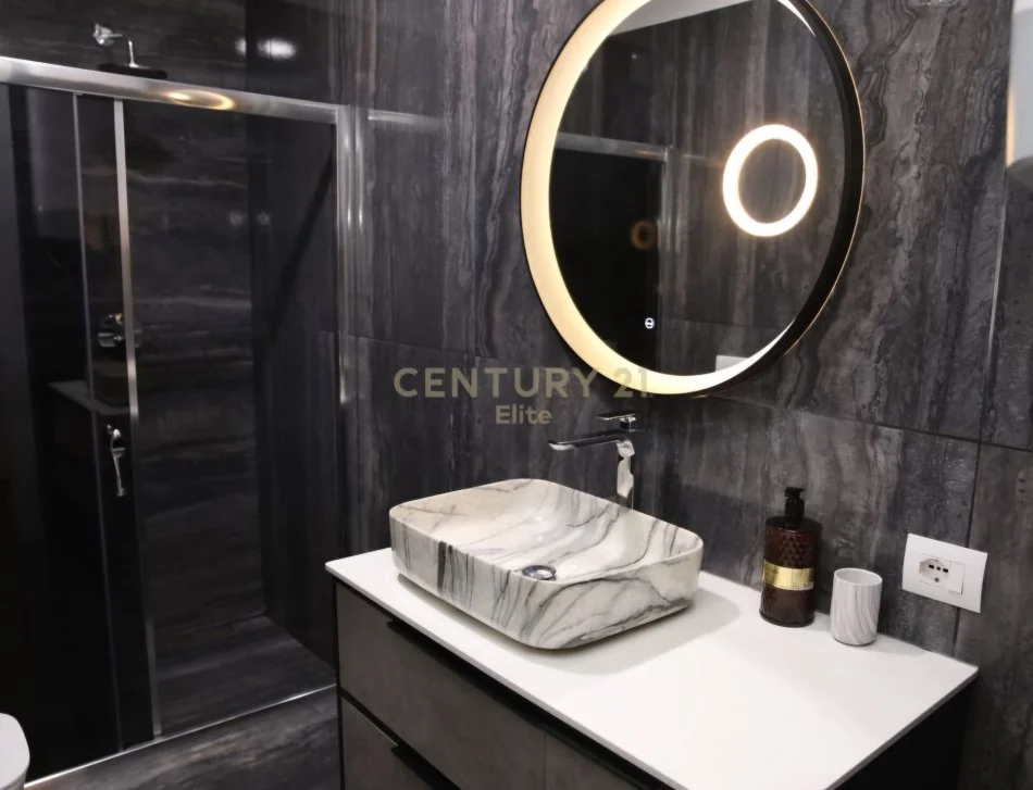 Tirane, jepet me qera Vile 3+1 Kati 2, 180 m² 1.700 € (Selitë)