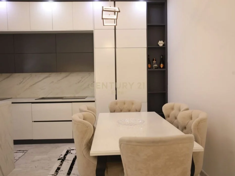 Tirane, jepet me qera apartament 3+1 Kati 2, 180 m² 1.700 € (SELITE)