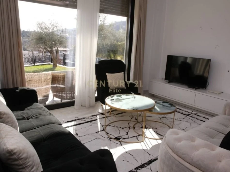 Tirane, jepet me qera apartament 3+1 Kati 2, 180 m² 1.700 € (SELITE)