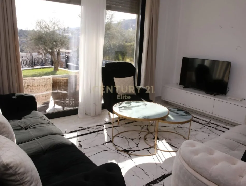 Tirane, jepet me qera Vile 3+1 Kati 2, 180 m² 1.700 € (Selitë)