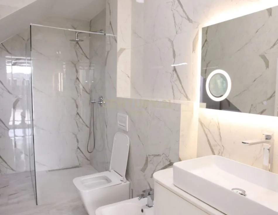 Tirane, jepet me qera Vile 3+1 Kati 2, 180 m² 1.700 € (Selitë)