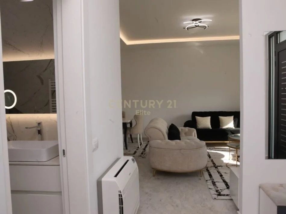 Tirane, jepet me qera apartament 3+1 Kati 2, 180 m² 1.700 € (SELITE)