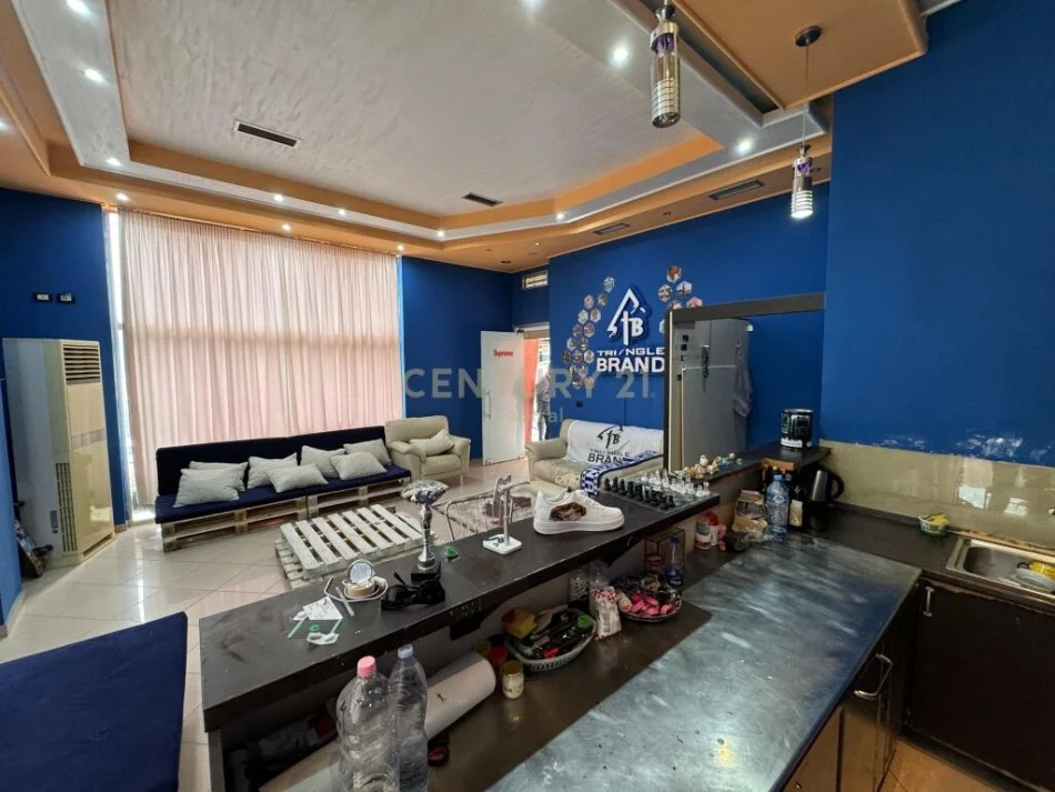 Tirane, jepet me qera ambjent biznesi Kati 1, 42 m² 600 € (Jordan Misja)
