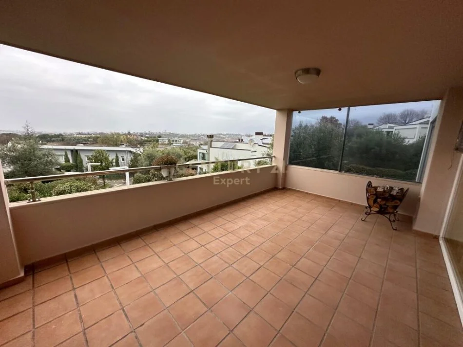 Tirane, jepet me qera Vile 3+1 Kati 2, 533 m² 2.200 € (LONG HILL)