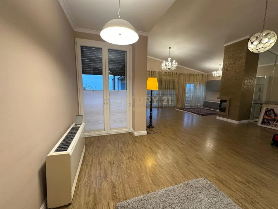 Tirane, jepet me qera Vile 3+1 Kati 2, 533 m² 2.200 € (LONG HILL)