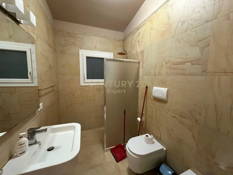 Tirane, jepet me qera Vile 3+1 Kati 2, 533 m² 2.200 € (LONG HILL)