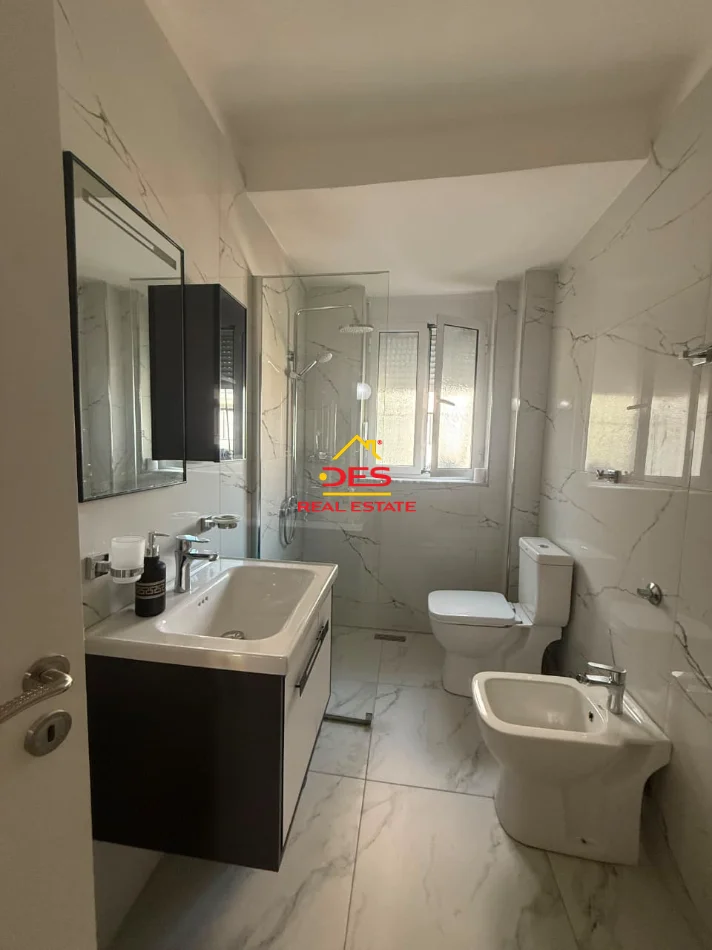 Vlore, jepet me qera apartament 1+1 Kati 2, 70 m² 350 € (Rruga Fejzo Mema)