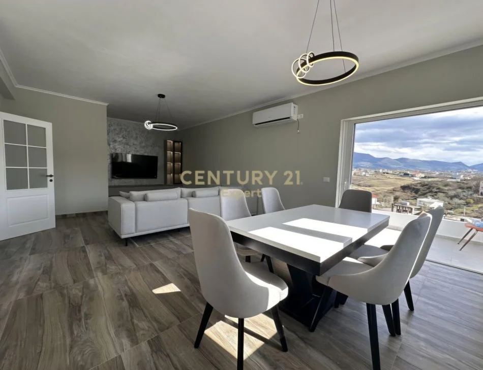 Tirane, jepet me qera Vile 3 Katshe Kati 4, 7.000 m² 2.000 € (Sauk)