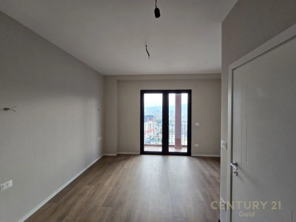 Tirane, jepet me qera zyre Kati 17, 160 m² 1.900 € (rruga e kavajes)