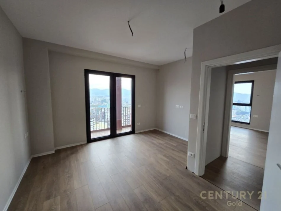 Tirane, jepet me qera zyre Kati 17, 160 m² 1.900 € (rruga e kavajes)