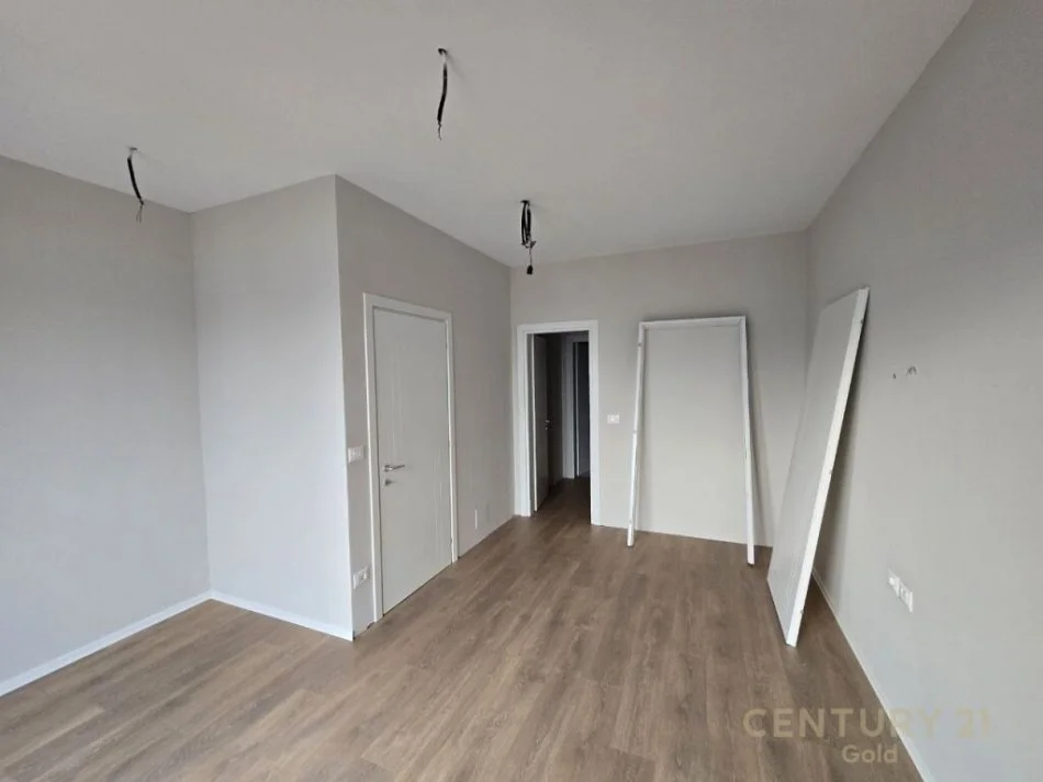 Tirane, jepet me qera zyre Kati 17, 160 m² 1.900 € (rruga e kavajes)