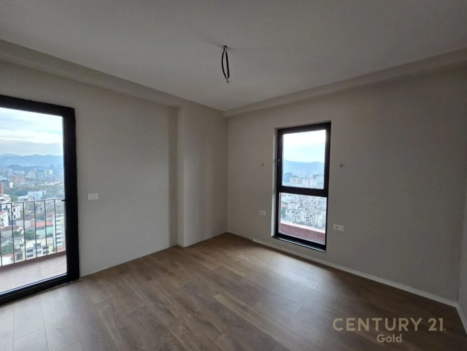 Tirane, jepet me qera zyre Kati 17, 160 m² 1.900 € (rruga e kavajes)